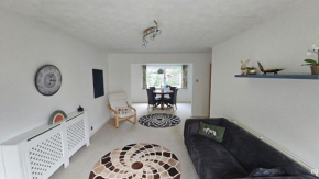 Bright & Spacious 2-Bed Flat